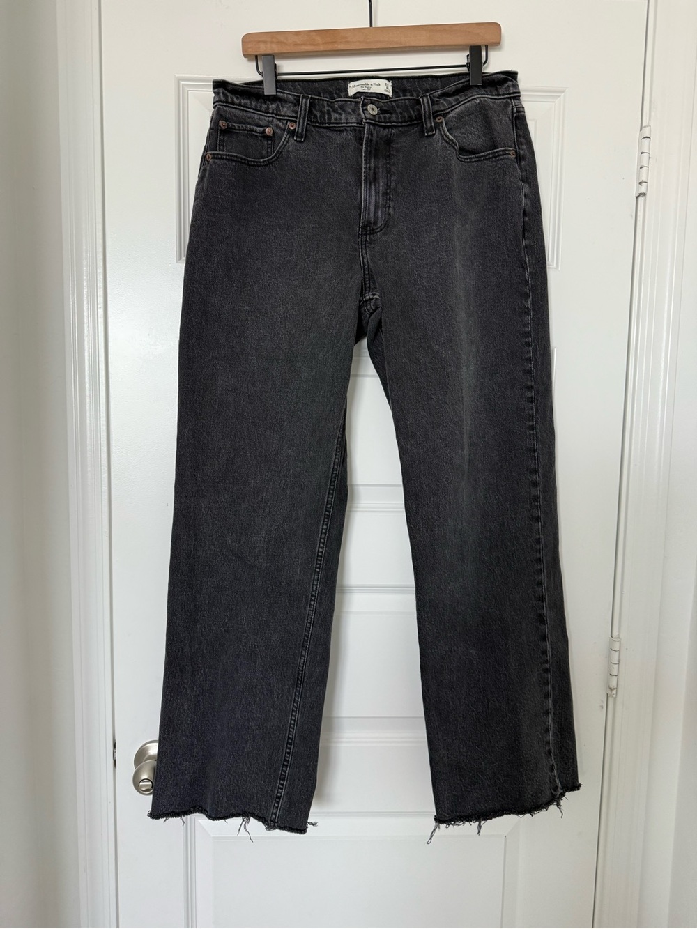 Abercrombie The Baggy Low Rise Jean Black Size 29 8R Raw Hem Cotton - Picture 3 of 10